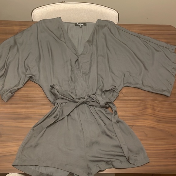 *NWOT* Lulus Olive Green Romper - Picture 7 of 9